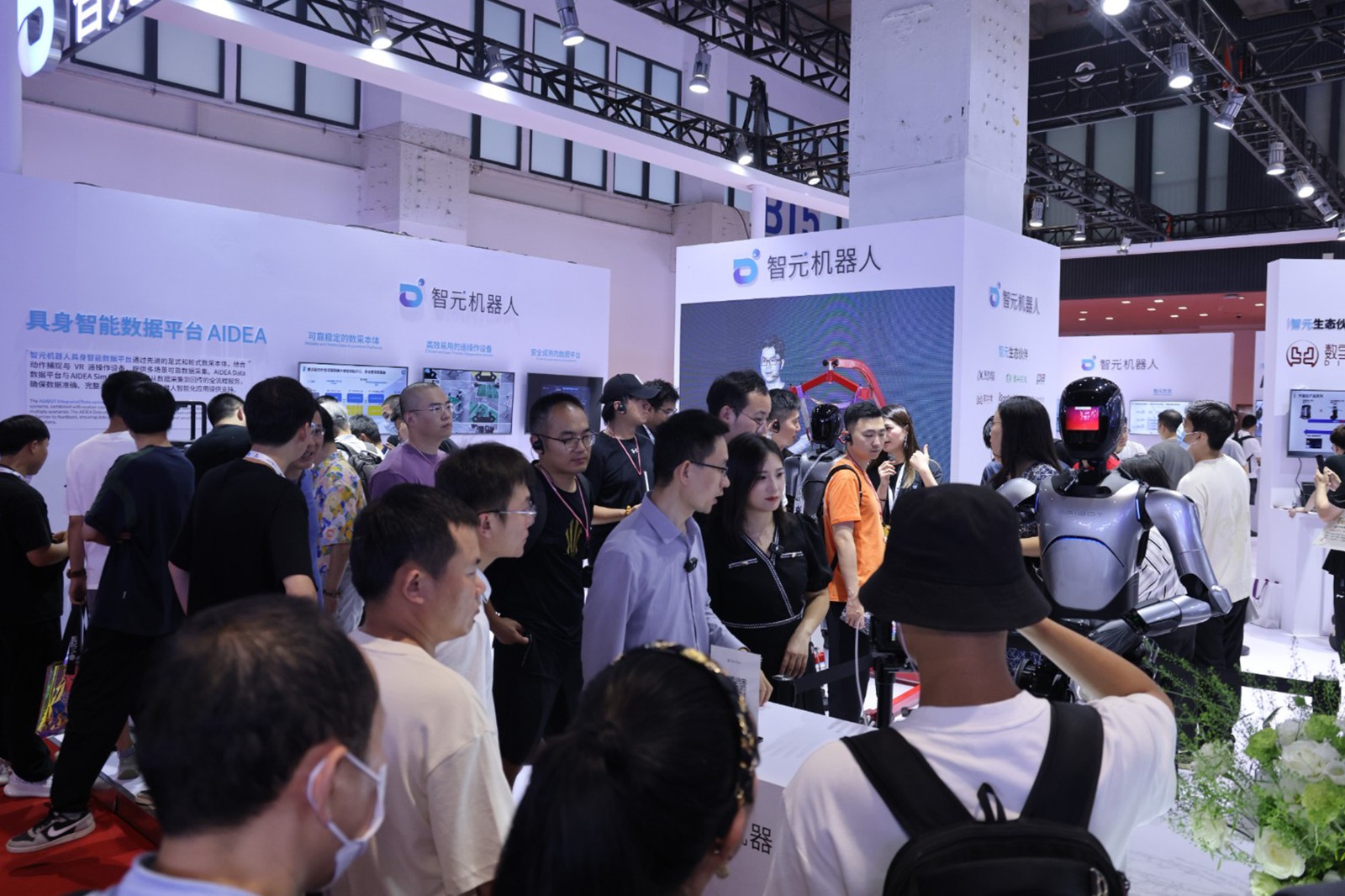 今年会·jinnianhui官方网站
机器人亮相世界机器人大会WRC