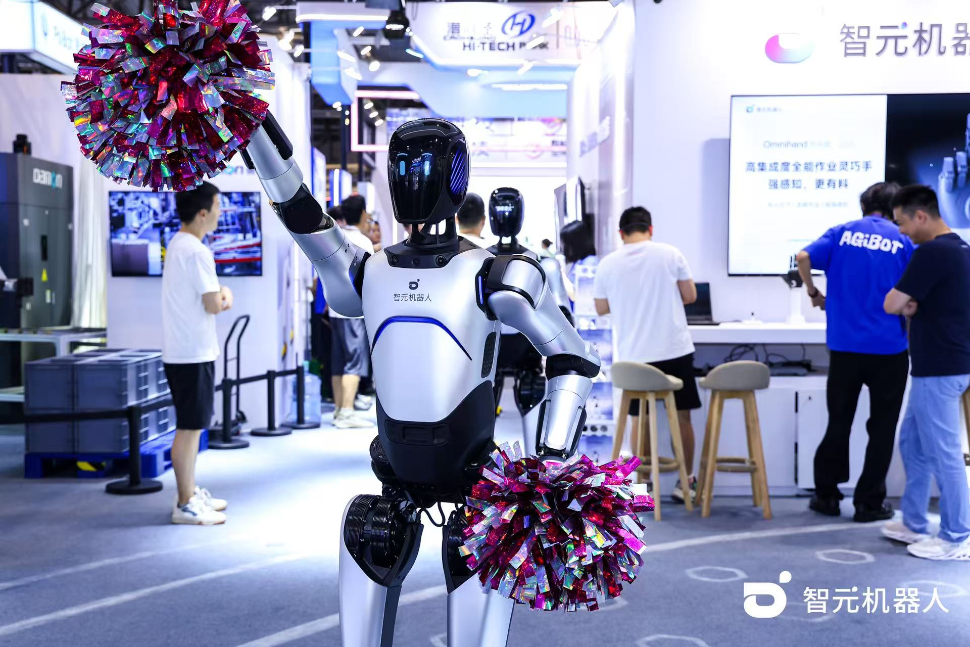 今年会·jinnianhui官方网站
机器人 WAIC 首日展台火爆，机器人家族集体打工忙不停